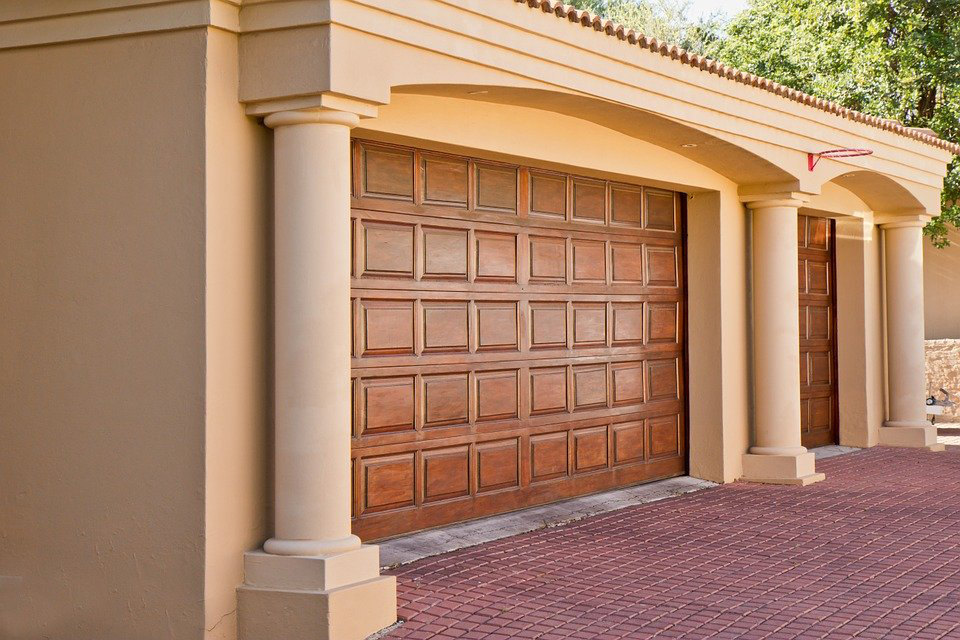 Hiring A Garage Door Service Provider? Here’s What To Look Out For
