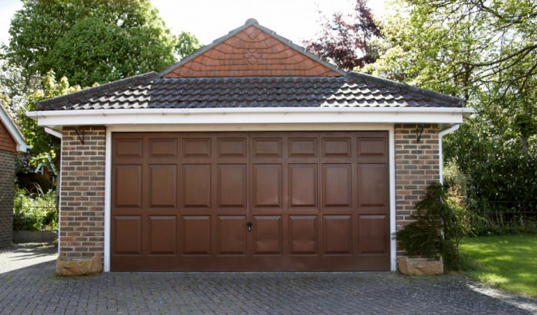 3 Reasons to Customize Your Garage According to Your House
