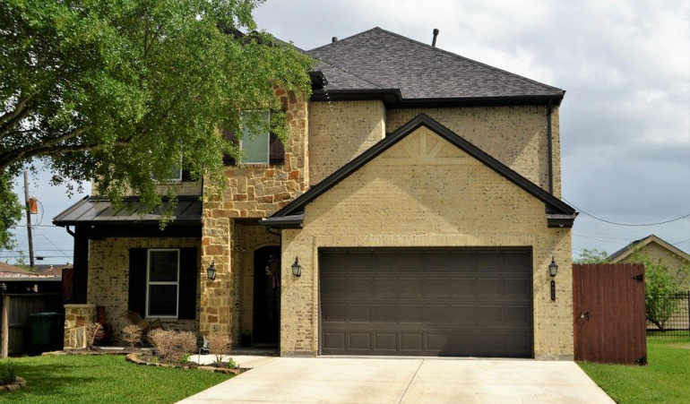 The Advantages of Installing Insulated Garage Doors