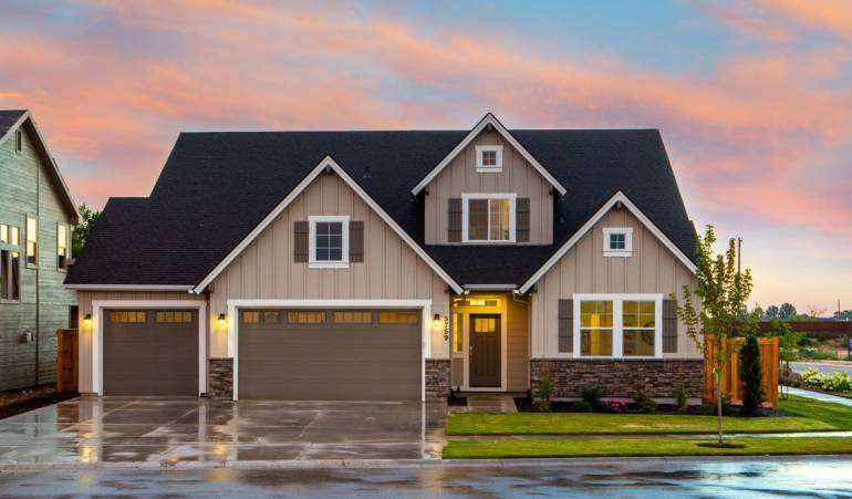 4 Tips for Properly Cleaning Your Garage Door