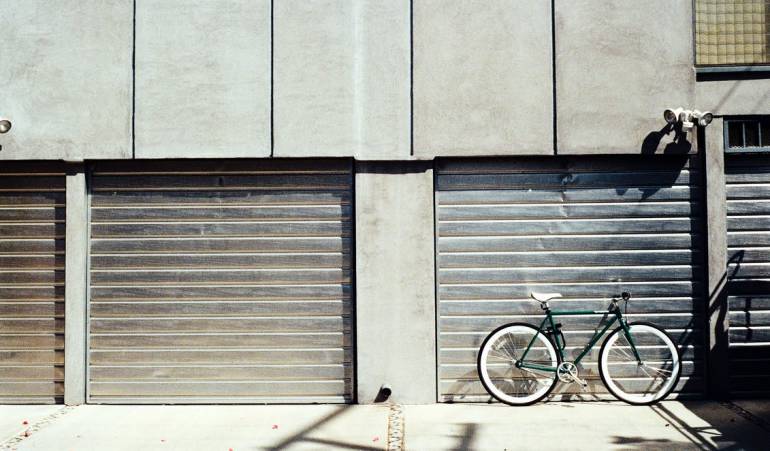 5 Tips to Follow When Your Garage Door Has A Broken Panel