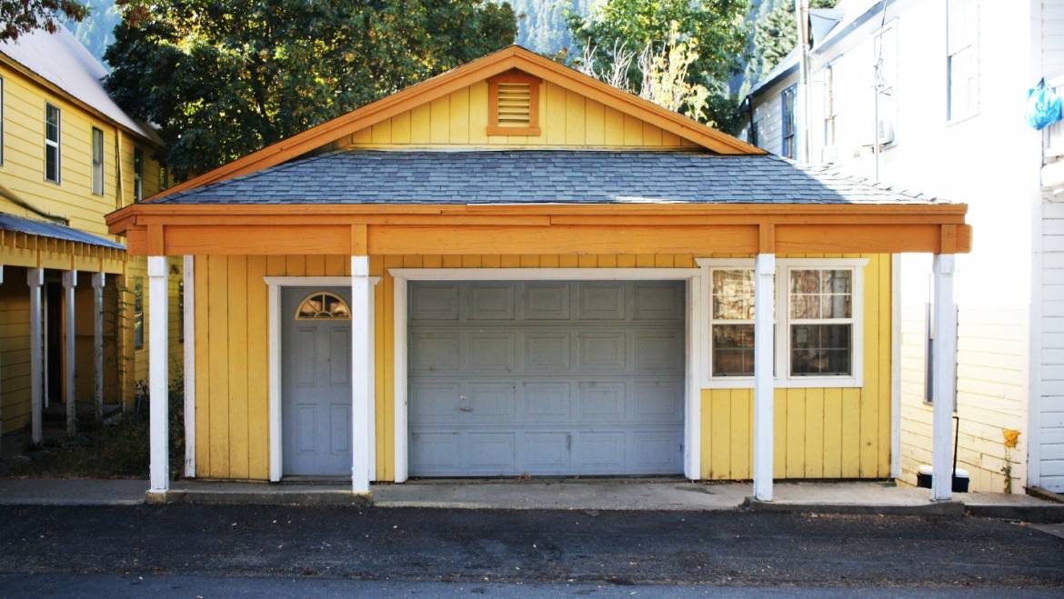 The Ultimate Garage Door Maintenance Checklist for Fall 2020