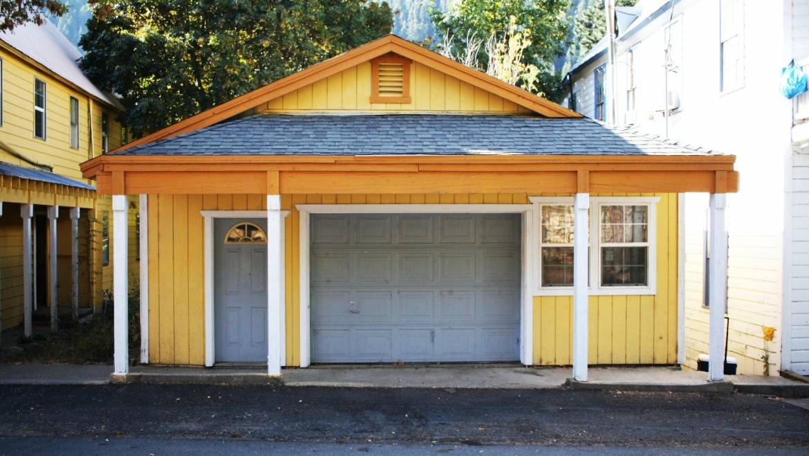 4 Signs of a Failing Garage Door Opener