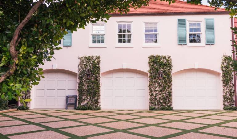 Choosing a Garage Door that Fits Your New Home’s Style