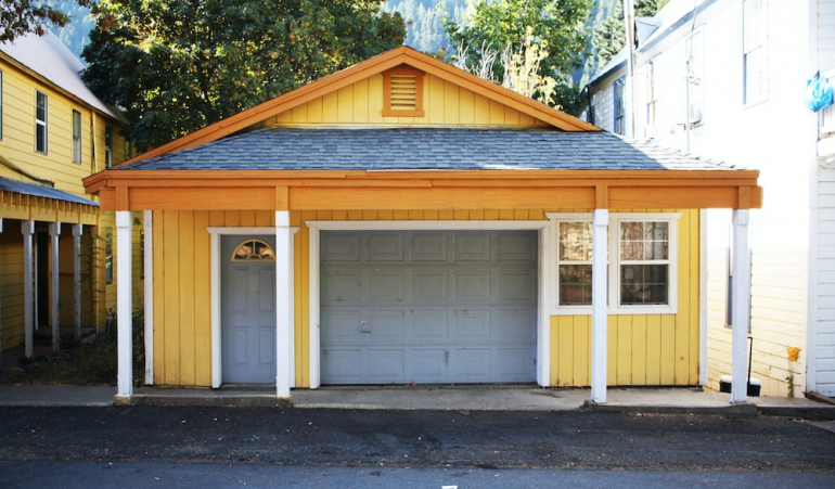 How to Choose the Perfect Color for Your Garage Door