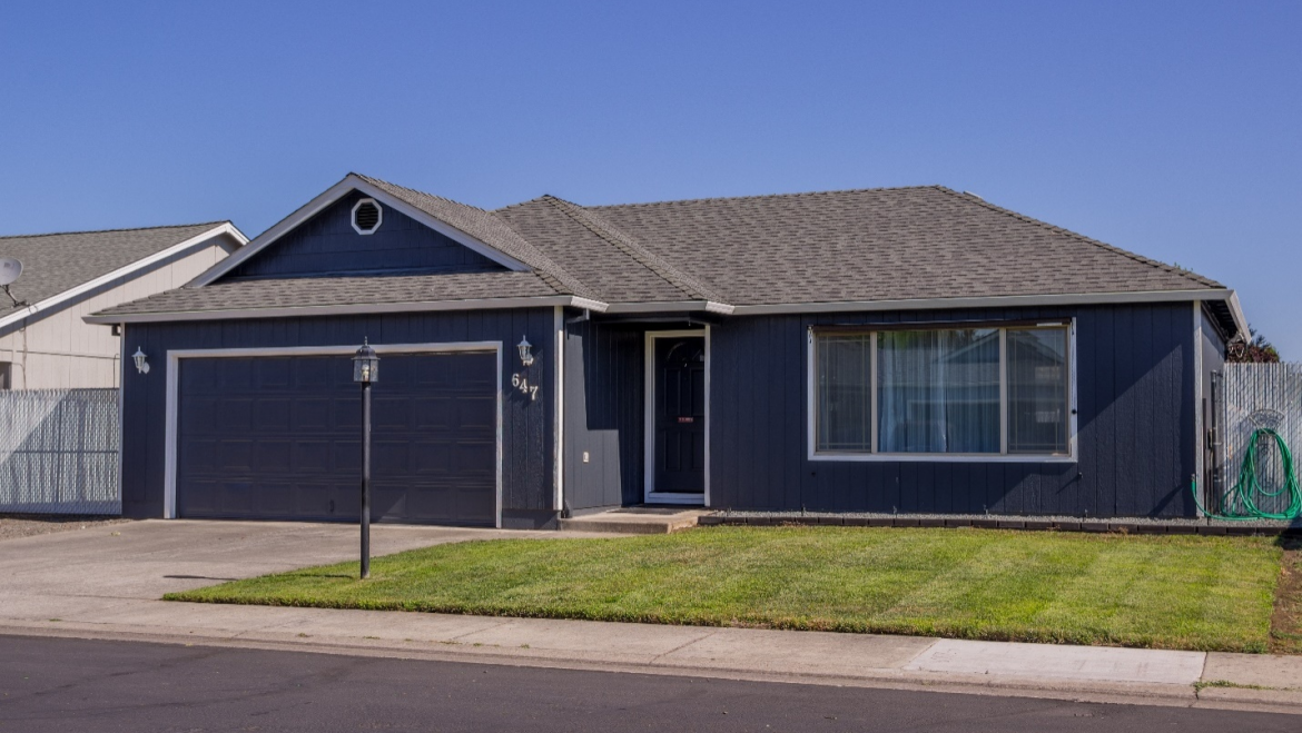 Garage Door Repairs That Professionals Can Help With