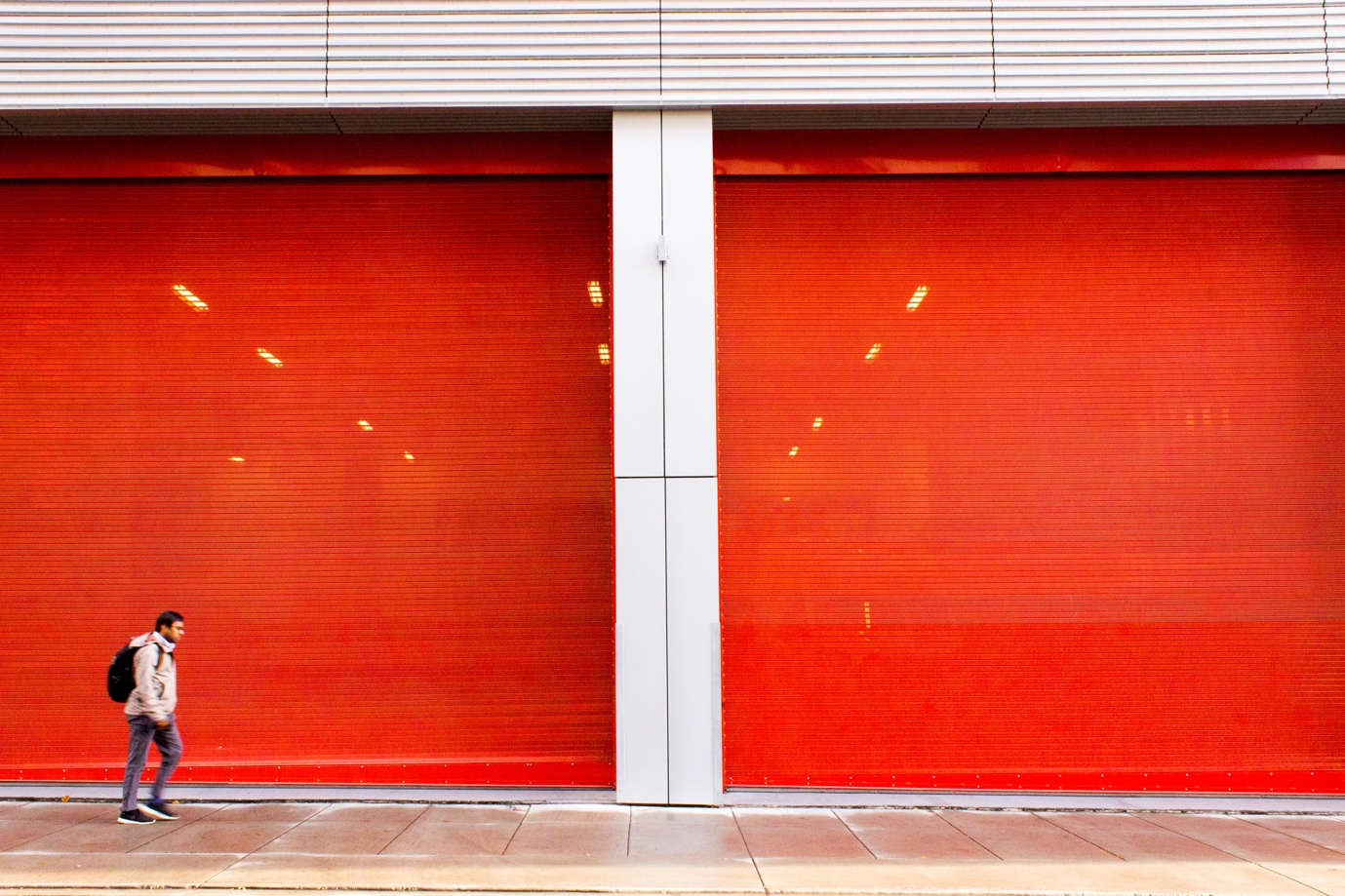 Overhead commercial garage doors