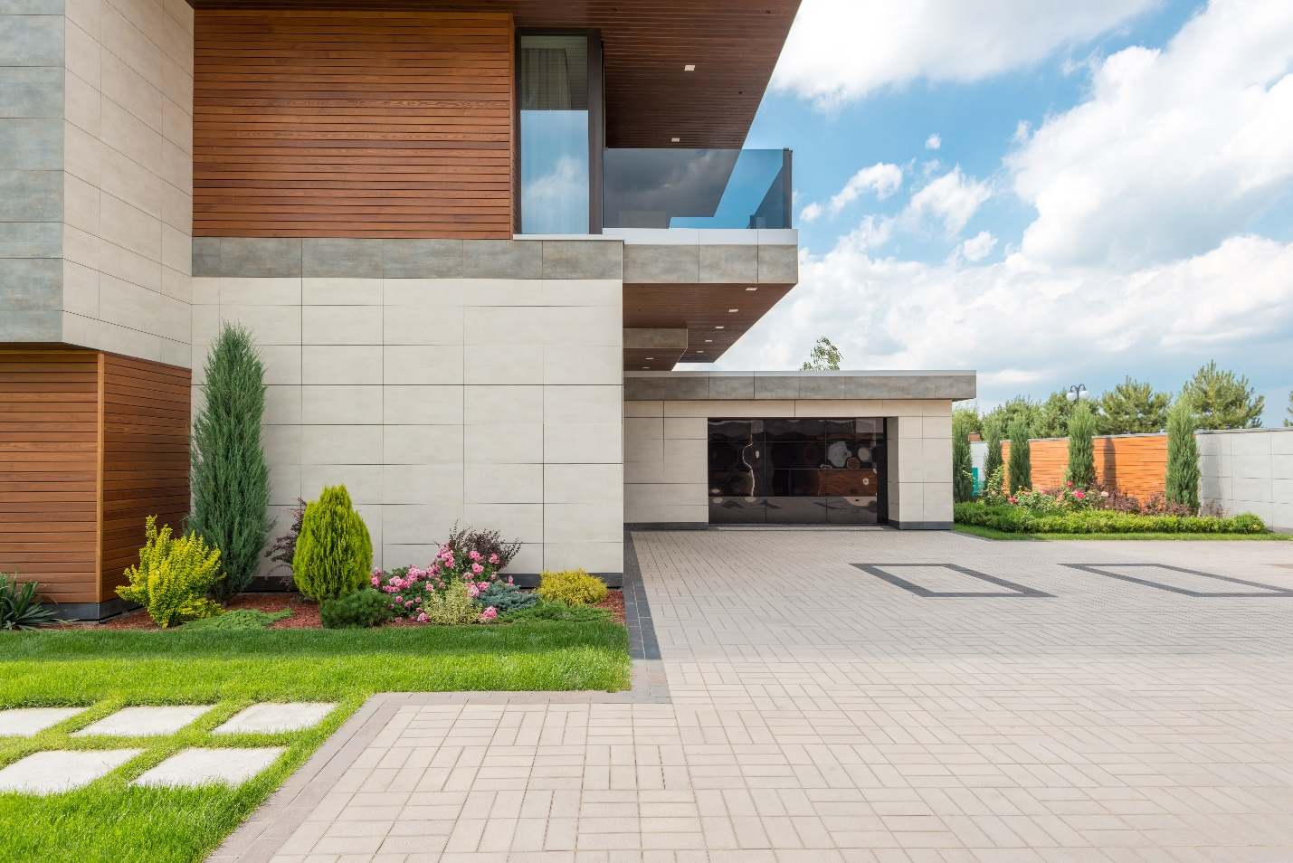 A house with a garage door