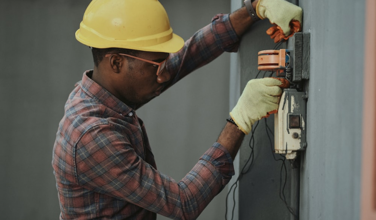 Signs your Garage Door’s Circuit Board Needs Replacement